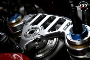 DUCATI-V4-PIASTRA-DI-STERZO-2