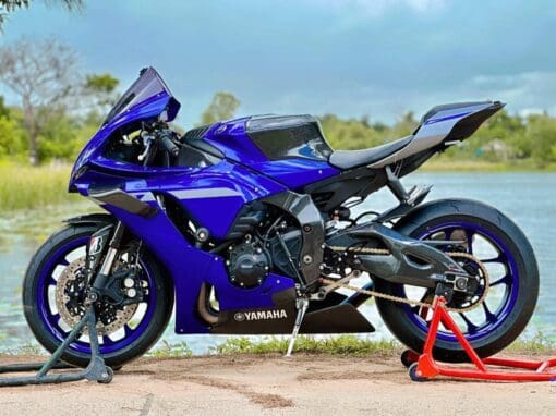 Bienvenu Motorsports 2020+ R1 slim carbon bellypan