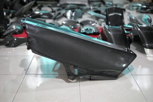 Bienvenu Motorsports 2020+ R1 slim carbon bellypan